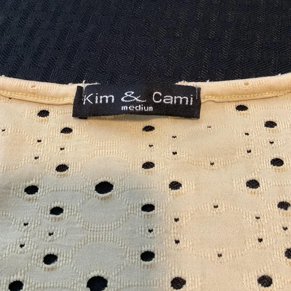 Kim‎ & Cami Shirt Womens Medium Yellow Eyelet Flutter Sleeve Tie Front Top